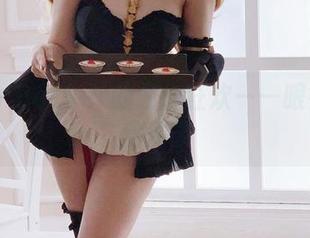Alina Becker的在线狂欢——眼镜图集见闻录