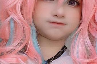 这组黑皮比基尼私拍里的Azami，资源更新得太迅速了，不给人反应的时间啊！