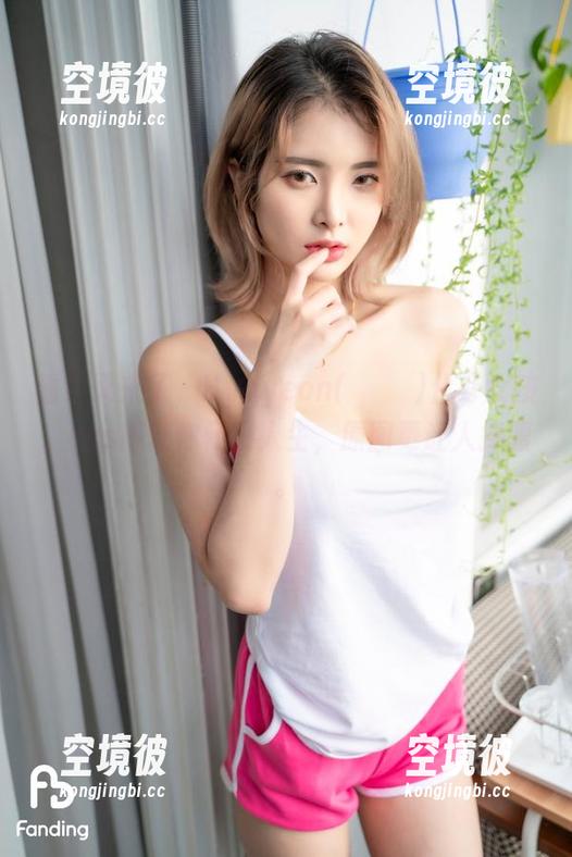 看！又来了，Hyoyeon(김효연)化身女孩，cos得让你怀疑人生，原图更让人捧腹。