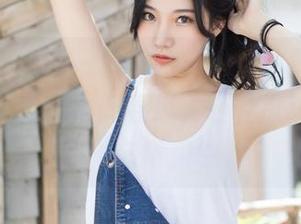 IMiss爱蜜社 – 静静打开网盘，黄乐然的美腿写真如同一阵春风，轻轻撩动，难以忘怀。