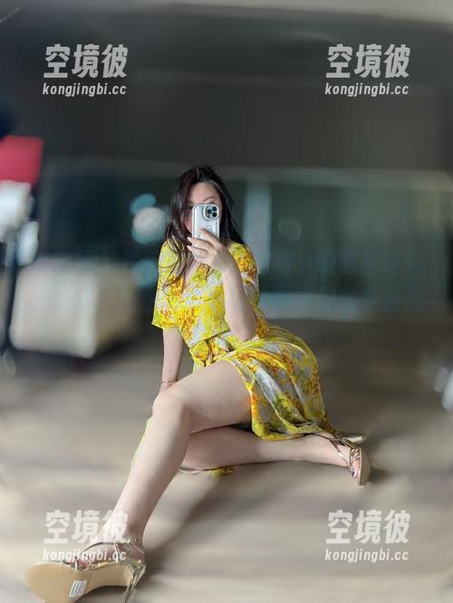 微密圈 - 透视的魅力，MIYA的蕾丝碎花三点式？图包下载，细腻到让你想多看几眼