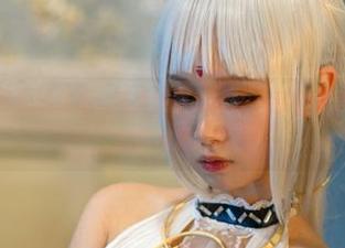 PAKI草莓酱的新娘装：高清镂空秀才艺，感觉像是来到了婚礼的自由派对！