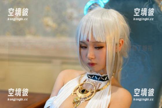 PAKI草莓酱的新娘装：高清镂空秀才艺，感觉像是来到了婚礼的自由派对！