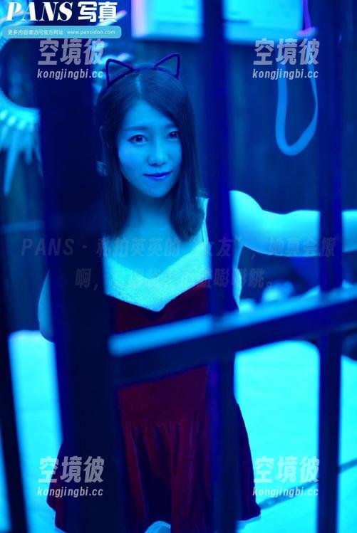 PANS - 私拍英英的“女友”，她真会撩啊，看得我小心脏嘭嘭跳。