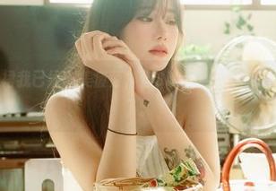 说真的，白裙我已经审美疲劳，但Sira(시라)比我想象中耐看多了。