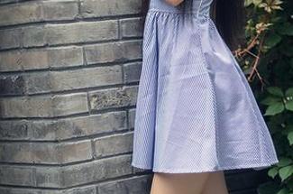 TouTiao头条女神 – 徒手海边风，与林依依在泳装私拍中记录的“热”，似乎和水是个难以言表的情愫。