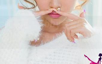 UGirls尤果网 – Abby金金的海边写真合集–穿得比海更清凉，挑战你的想象力。