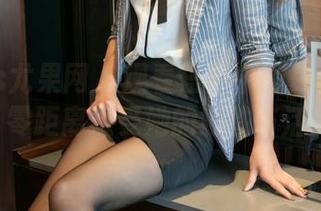 UGirls尤果网 – 观看短裤中的夏倪可ella，零距离感受她的随性与活力。