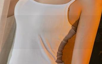 UGirls尤果网 – 尤菲儿的粉色，搭配这套图，绝了！只是我还能吃点啥？
