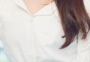 UGirls尤果网 – 艾霓莎，那个天使般的迷人角色在写真中畅游。