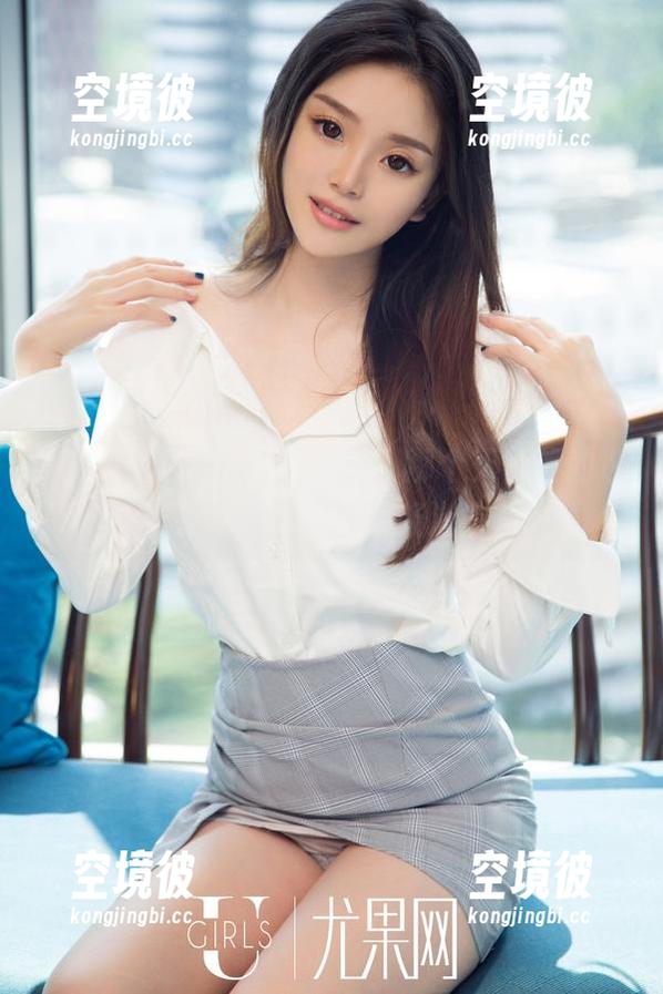 UGirls尤果网 - 艾霓莎，那个天使般的迷人角色在写真中畅游。