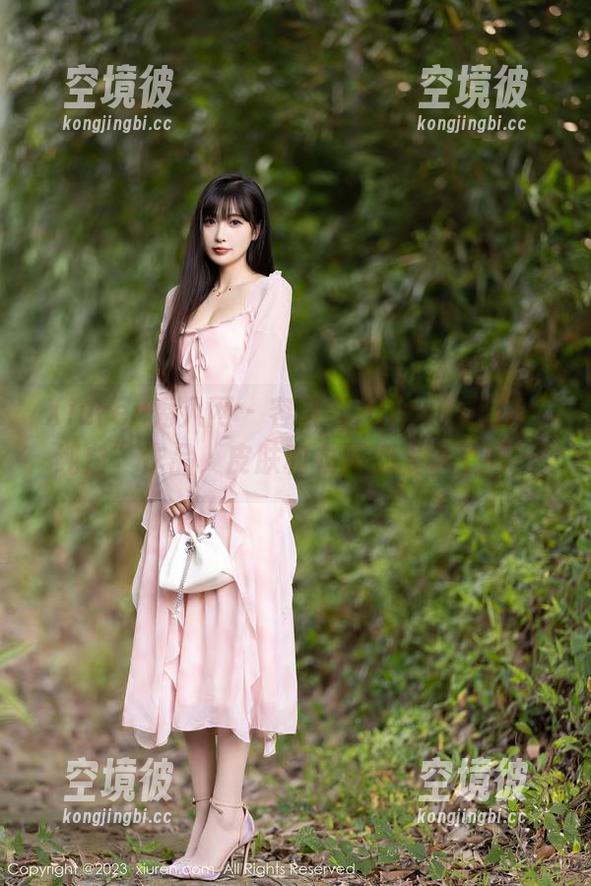 Xiuren秀人网 - 容容容Alice的疯狂“纯白”作品，皮肤和衣服都太乖了吧？