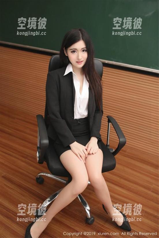 Xiuren秀人网 - 想要眼前一亮？梦娜Vanessa最新比基尼图集更新，难怪网络上总是热议！