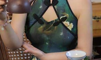 Xiuren秀人网 – 萌汉药baby的旅拍，原图在此，挺有意思的，某些角度还挺好玩。