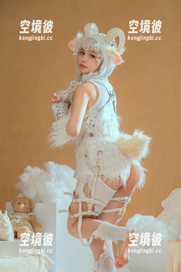 听说七月喵子要分享圣诞cos，别眨眼，可能会被可爱闪瞎哦！