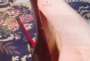 微密圈 – 哇，丝月神的定制图片，银色高跟牛仔裤里竟然有肉丝？