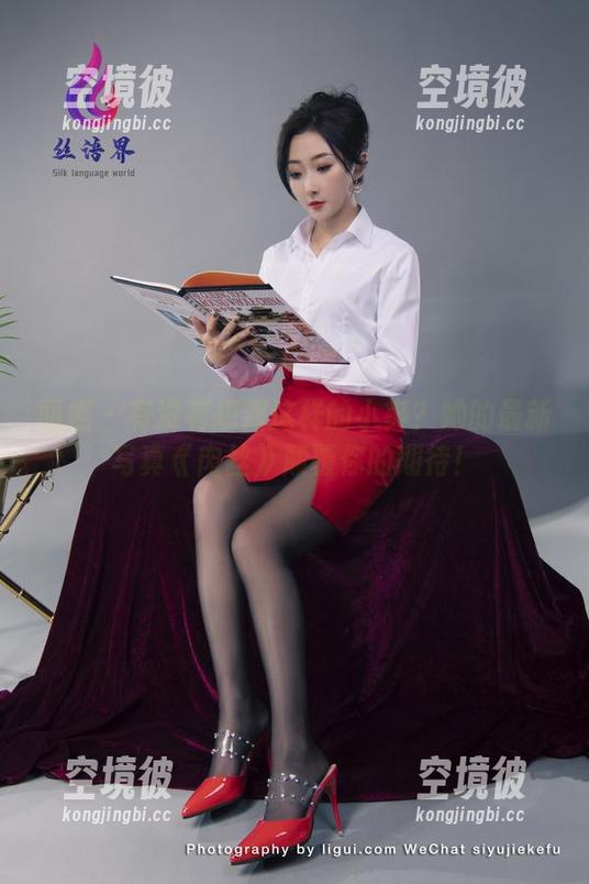丽柜 - 有没有想到这样的小爽？她的最新写真《肉丝》颠覆你的期待！