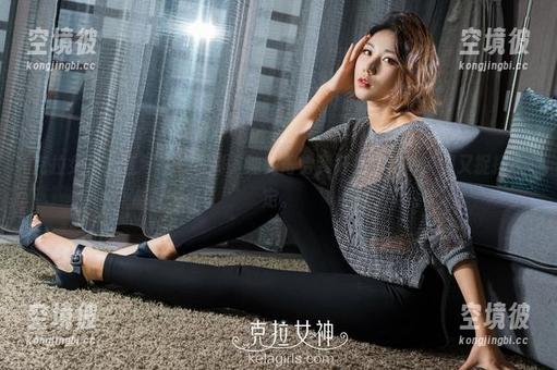 克拉女神 - 江琴在线写真，油亮得恰到好处，绝妙，却又捉摸不定。