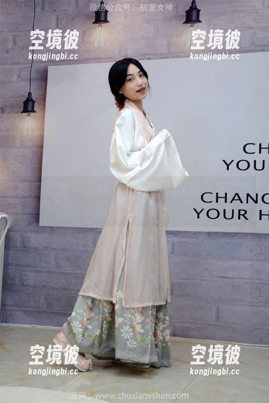 初夏女神 - 人间套装大赏：双双制服的原图精选时刻！