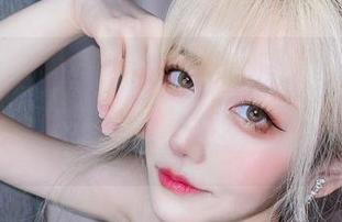 诚意分享啾小妍的图包，姐姐您这一身打扮，让我有种“我也要把自己的衣橱翻一翻”的冲动！