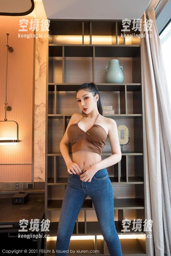 嗲囡囡 - SiByl李思宁校园写真集分享，穿上校服的我们就像课间的放飞自我！