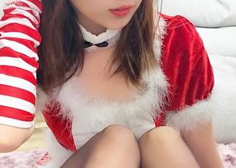 不得了，小女巫露娜又更新了，又是一组学妹的写真，真是让人流连忘返。