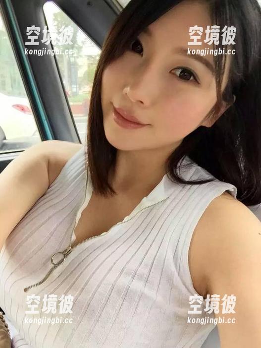 微密圈 - 看小芯酱最新的作品集，清纯得像是邻家妹妹，结果又让我想起了很多其他的事儿…
