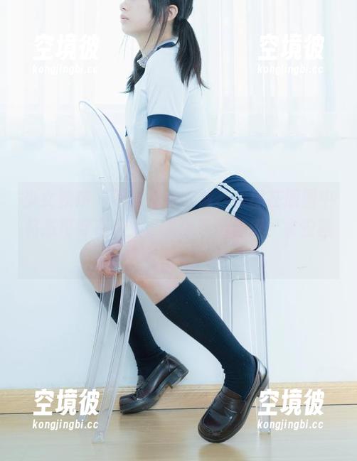 少女秩序 - 不只是牛仔裤，乐栀在原图中将态度穿在身上。资源不用羞涩，拿去就好。