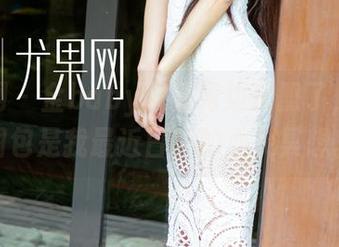 尤果网 – 金baby又来海边拍照了，她的图包是我最近日常的心灵冥想。