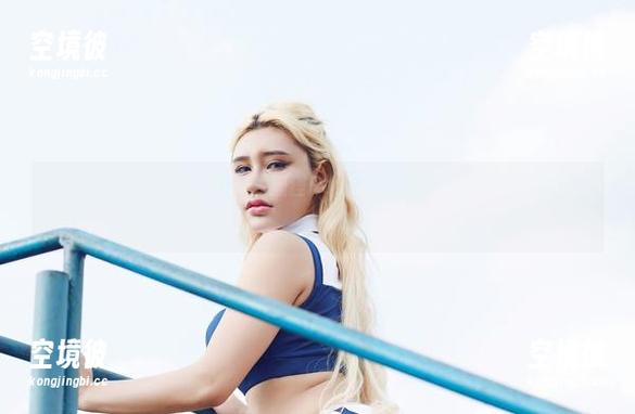 尤物馆 - 女仆私拍大作，孟狐狸FoxYini的美图让你总想按铃叫她！