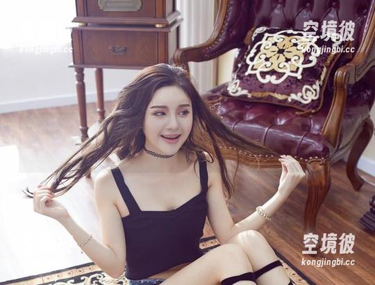 尤物馆 - 李宓儿全集美脚下载，逛街时能把鞋都走瘪的那种！