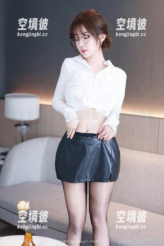 尤蜜荟 - 裤里丝的温柔细腻，熊小诺的写真蕴藏着什么样的心事？细细体会。