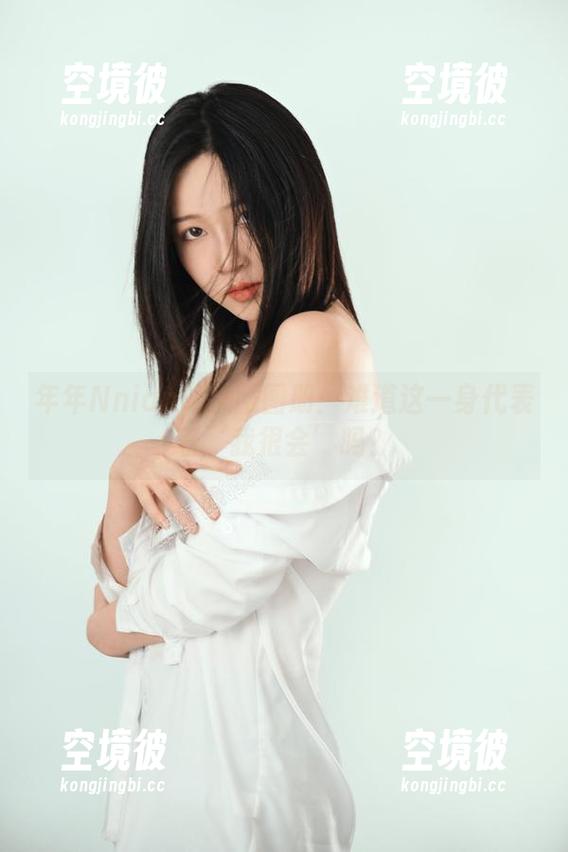 年年Nnian体操服图册：难道这一身代表着‘我很会’吗？