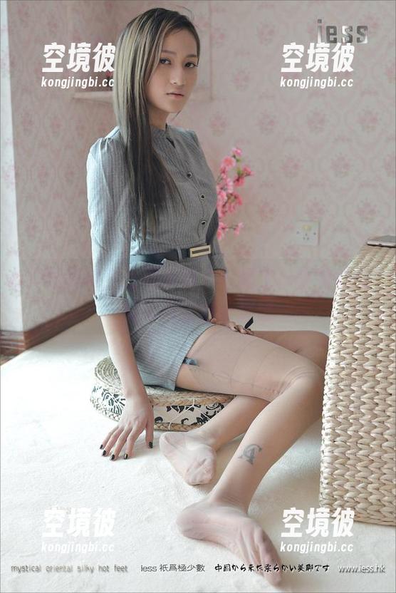 异思趣向 - 上司的照片在墙上，小宝的私房写真蛇信子探出