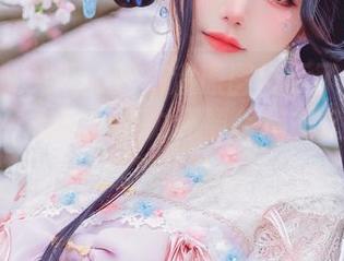 彩芸_Nebula的高清原图展示了渐变贝壳白紫，你的想象力还要保持多久才能追上这神级色彩！