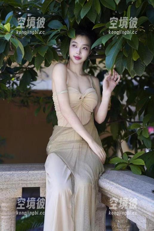 微密圈 - 穿着徐珺大哥的高跟鞋，你就能摇身一变，作品集等你下载哦！