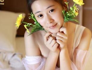 推女神 – 萌琪琪Lrene和她的网袜原图，最新作品里似乎隐藏了些小心思呢！