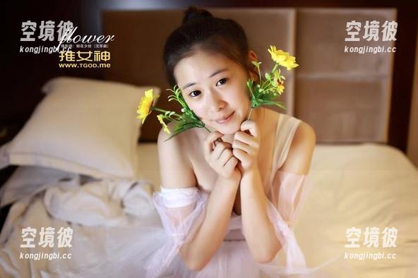 推女神 - 萌琪琪Lrene和她的网袜原图，最新作品里似乎隐藏了些小心思呢！