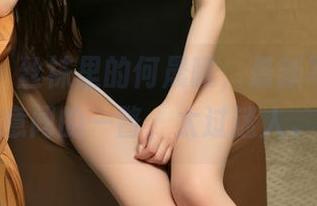 星颜社 – 丝袜里的何晨曦，最新写真：无意间的一瞥，太过迷人。