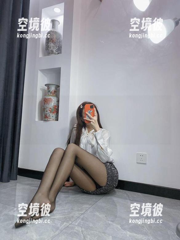 微密圈 - 天台上的杨大乐乐很靠谱，那个姿态...让人不禁想停留多看几眼，简直是太好看了!