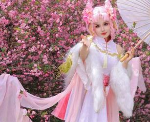 桃暖酱的瑜伽写真：一边练功，一边想晚上吃啥？