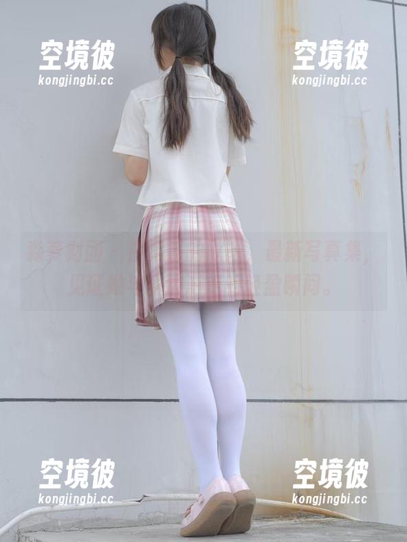 森萝财团 - 白裙系的默陌，最新写真集，见证她与裙边游走的轻盈瞬间。