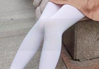 森萝财团操场上的白丝套图：白色与青春的火花碰撞