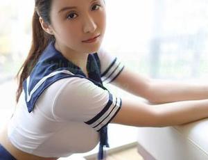 模范学院 – 最新照片!小奶瓶呜呜神奇校服搭配，是否给老师造成困惑了？
