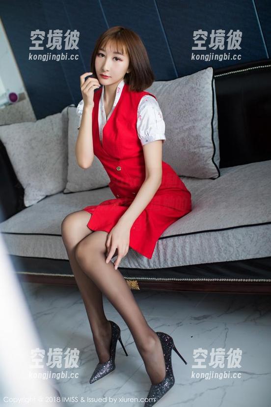 爱蜜社 - 杨紫嫣candy的制服套图更新，这波操作我给满分！难道她的衣柜是魔法屋吗？