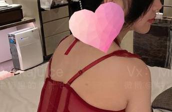 微密圈 – 观看“牛奶里的果汁”演绎黑色睡裙气质，图包已请速参观。
