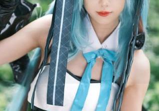 狐玖玖的奶牛写真集：高清，饱览柔软的从容