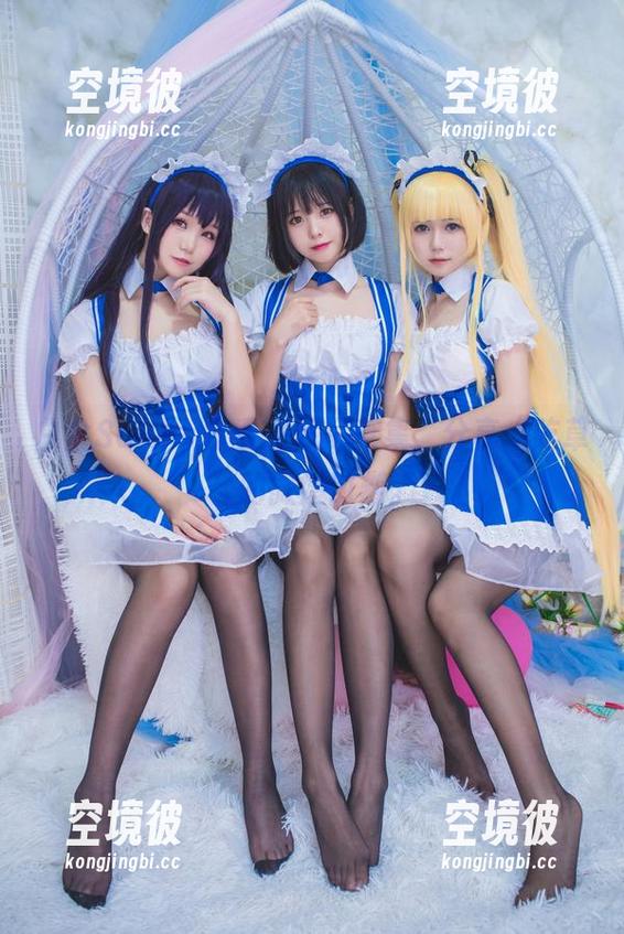 白金Saki带你看户外写真集，分享“吃草”的微妙时刻。