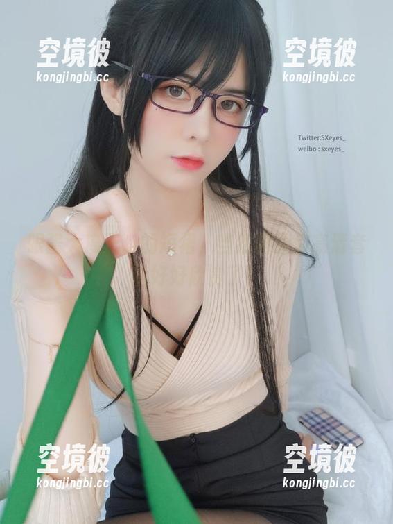 眼酱大魔王w的短裙，当然要给你高清套图好好欣赏了！