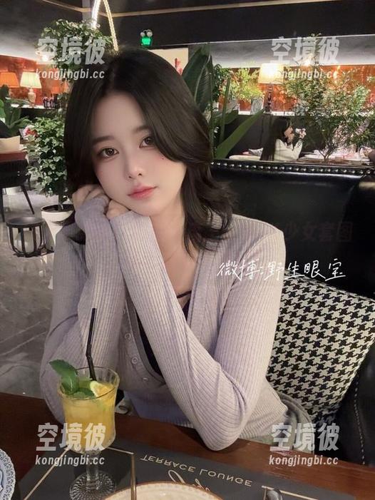 终于更新啦！眼酱大魔王w的JK少女套图，连假期都不放过！